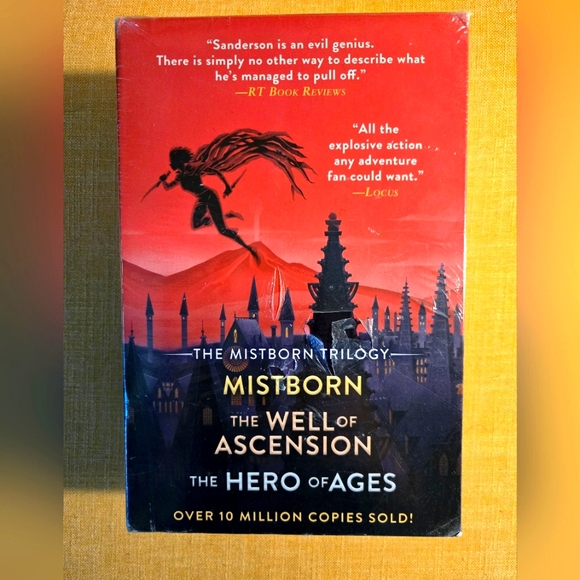 "The Mistborn Trilogy" Box Set - Picture 2 of 5